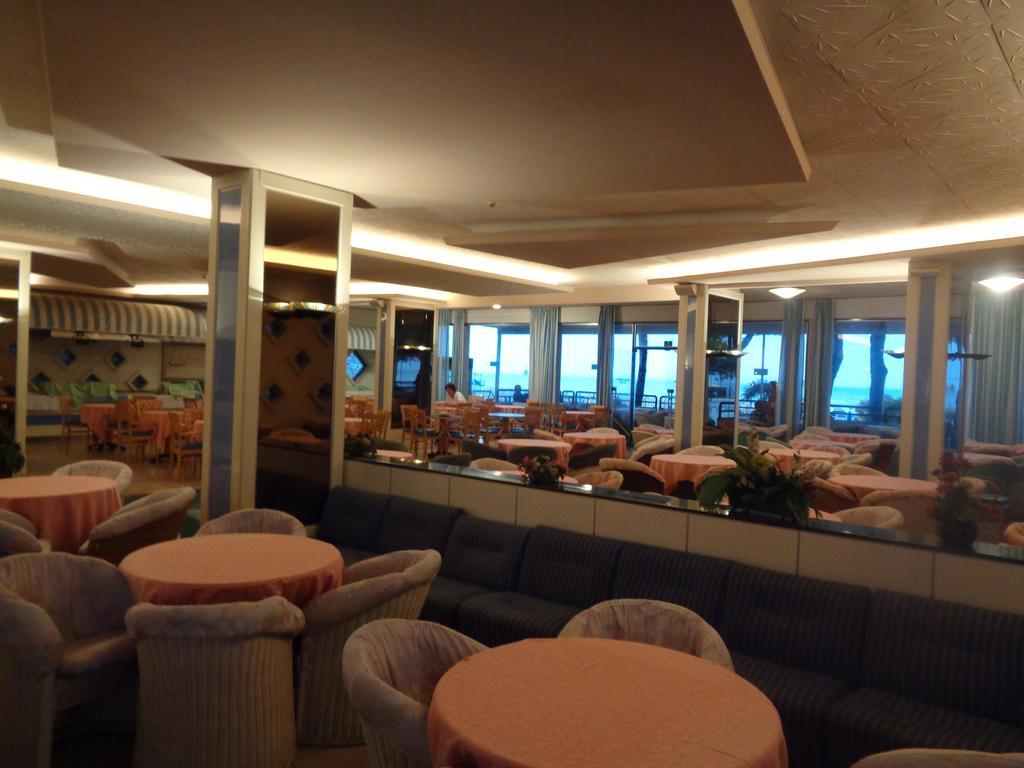 Hotel Ambasciatori Palace ลิโดดิเยโซโล ภายนอก รูปภาพ